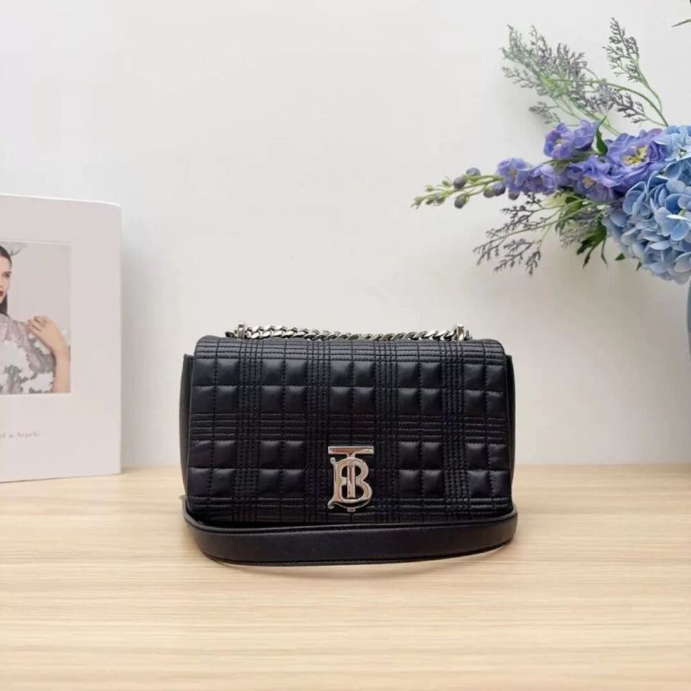 Burberry Women Pre-Loved Bag Very Good Condition